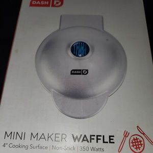 DASH mini maker waffle